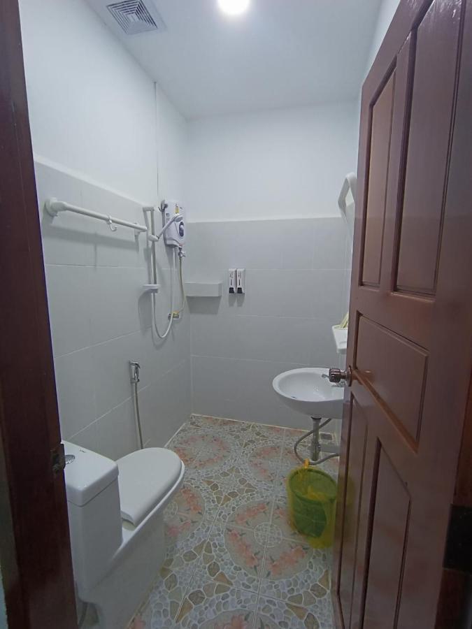 ເຮືອນພັກບີວີ Hotel Ban Thongchai-Tai Bagian luar foto