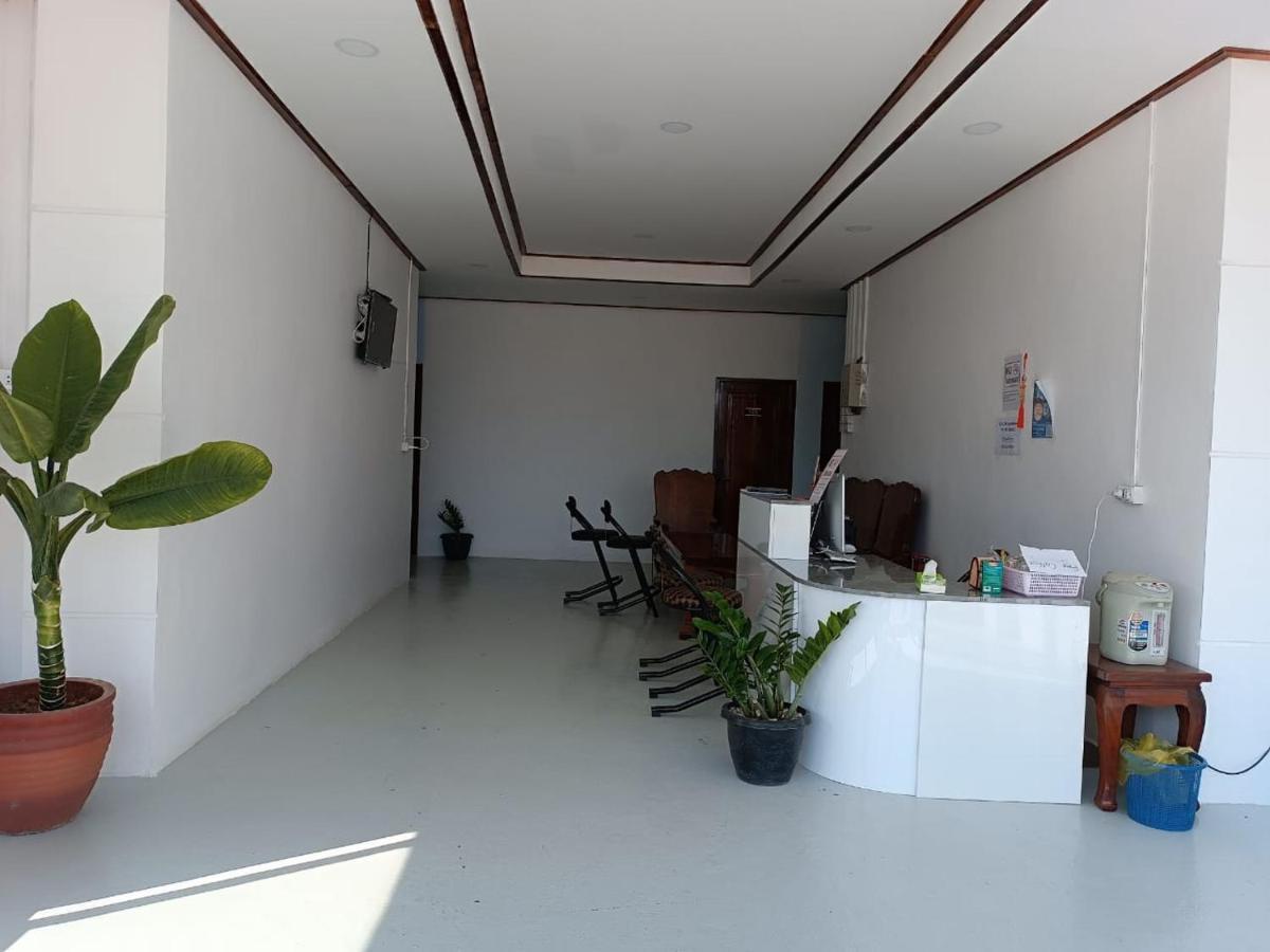 ເຮືອນພັກບີວີ Hotel Ban Thongchai-Tai Bagian luar foto